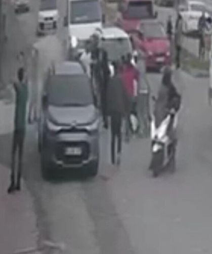 Kaza sonrası çıkan kavgayı oto yıkamacı tazyikli suyla ayırdı