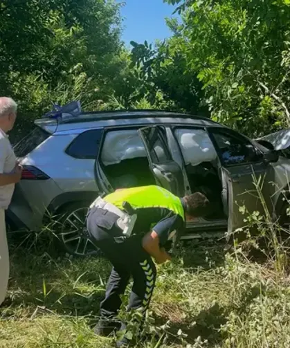 Lastiği Patlayan Cip Şarampole Uçtu! 3 Kişi Yaralandı