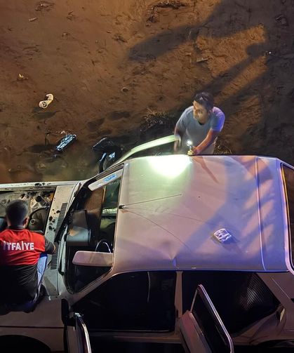 Osmaniye'de feci kaza: Otomobil köprüden kanala uçtu, 4 kişi yaralandı