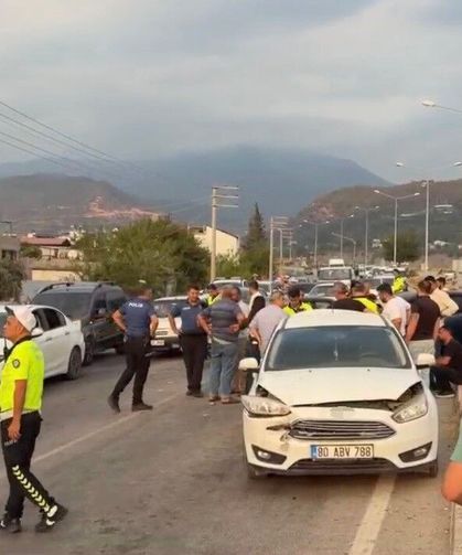 Osmaniye’de zincirleme kaza: 4 araç birbirine girdi