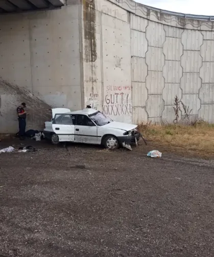 Otomobil Beton Duvara Çarptı: 3 Ölü, 2 Ağır Yaralı