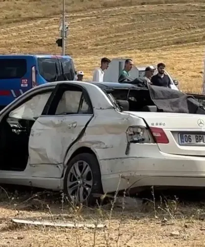 Tır ile Otomobil Çarpıştı: 3 Ölü, 2 Yaralı