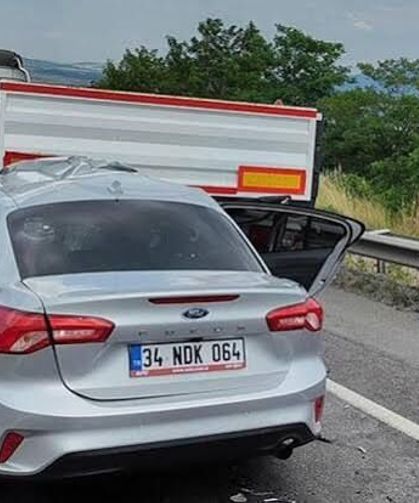 TIR'a Arkadan Çarpan Otomobilde 1 Ölü, 6'sı Çocuk 8 Yaralı