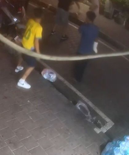 Kavga ettiği midyecinin kız kardeşini bıçakladı: O anlar kamerada
