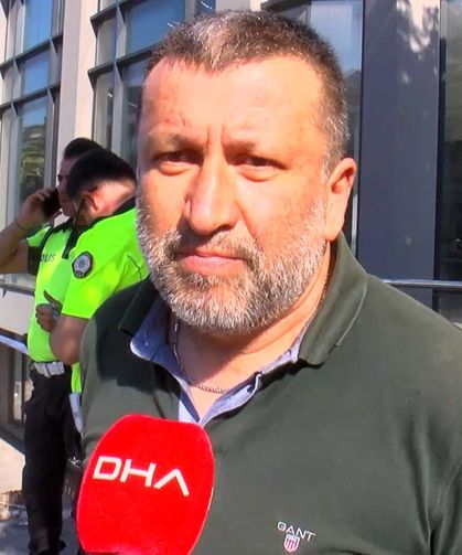 Bakırköy'de otomobil apartman boşluğuna düştü: 2 yaralı