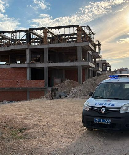 İnşaattan 3'üncü katındaki iskelesinden düşen işçi öldü