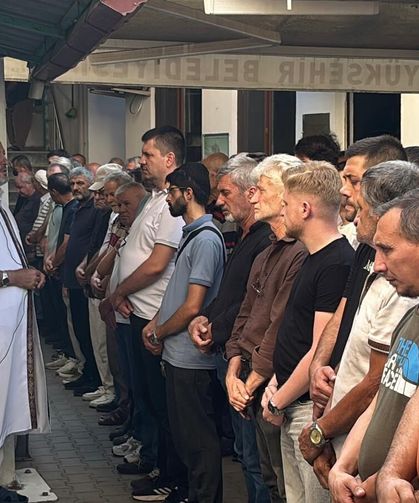 İznik Gölü'ne düşüp hayatını kaybetti Emre, toprağa verildi