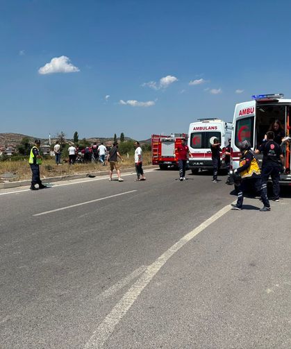 Kavşakta iki otomobil çarpıştı: 1 ölü, 5 yaralı