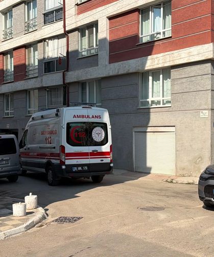 Seyyar satıcı sokak ortasında bıçaklandı
