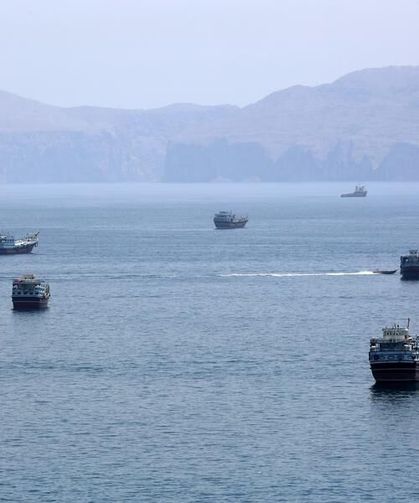 UKMTO: Umman açıklarında Hürmüz Boğazı'ndan geçen bir tanker vuruldu