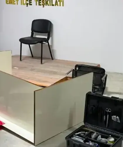 AK Parti İlçe Başkanlığı binasına saldırı