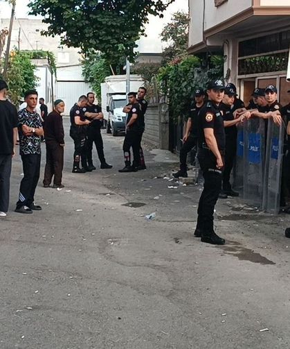 Annesini öldürüp çöp konteynerine attı