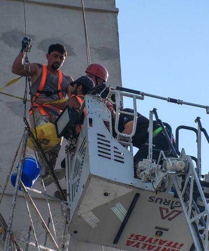 Antalya’da 10’uncu katta can pazarı! İki işçi mahsur kaldı
