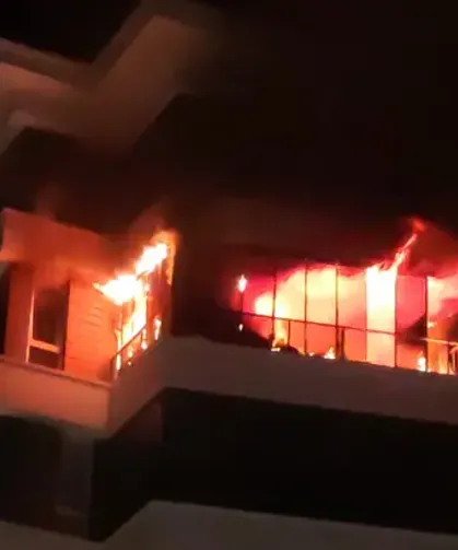 Apartman dairesindeki yangında, 14 kişi dumandan etkilendi