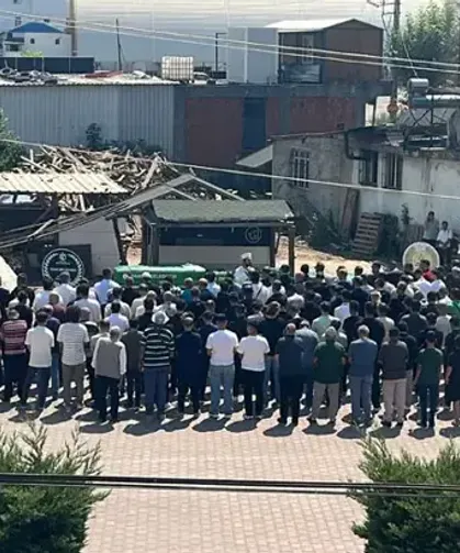 Denizde ölü bulunan 3 kardeş toprağa verildi