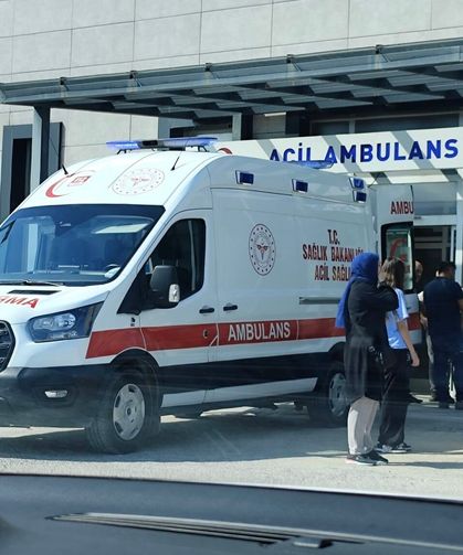 Devrilen traktörün altında kalan sürücü hayatını kaybetti