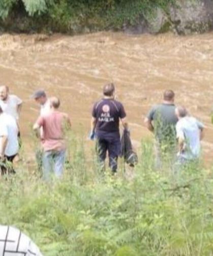 Giresun’da korkutan sel! Anne ile 2 kızı sel sularına kapıldı