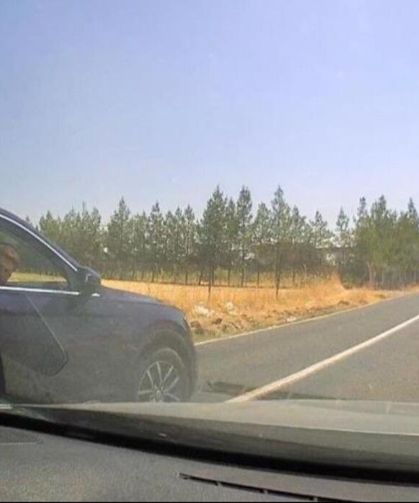 Haber takibi yapan muhabiri tac*z edip kazaya sürüklediler: O anlar kamerada