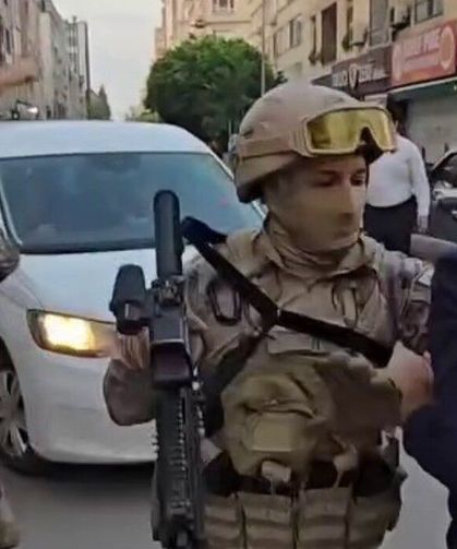 Kuytul çifti gözaltına alınırken gerilim yaşandı: Polis aracının önüne yattılar