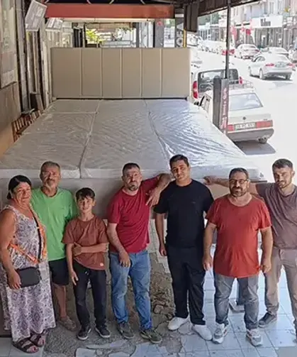 Mobilya ustası, fuar için 6 metrelik yatak üretti