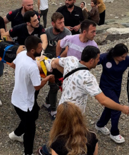 Rize'de denize giren 2 kardeşten 1'i öldü, diğeri kayıp