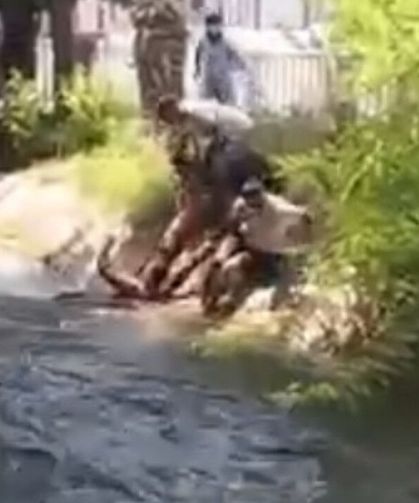 Sulama kanalında boğulma tehlikesi geçiren çocuğu çevredekiler kurtardı