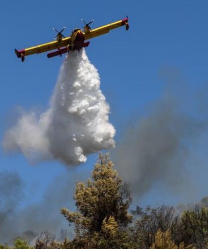 Yunanistanda iki yangın söndürme helikopteri havada çarpıştı