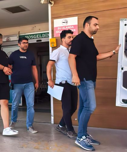 Kimlik bilgilerini ele geçirdikleri kişinin adına hesap açıp, dolandırıcılık yaptılar