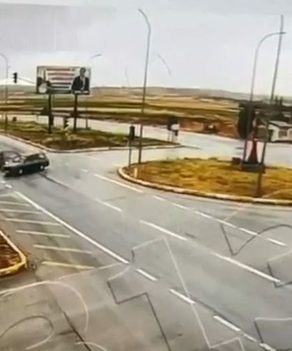 Kütahya'da iki otomobilin çarpıştığı kaza kamerada; 2 ölü, 8 yaralı