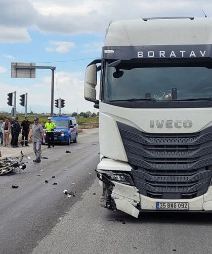 TIR ile çarpışan sepetli motosikletin sürücüsü öldü