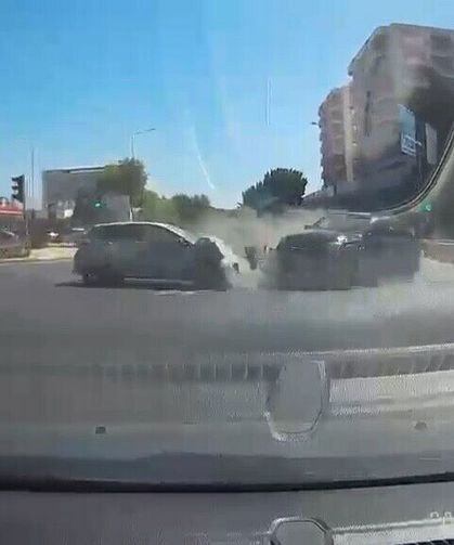 Aydın’da Kırmızı Işıkta Zincirleme Kaza! 3 Kişi Yaralandı
