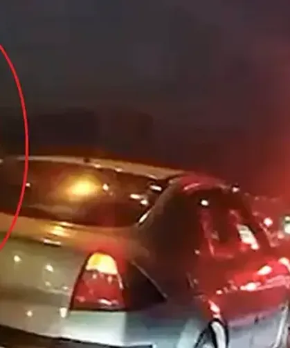 ‘Başkomiserim’ diyerek tartıştığı sürücüden ehliyet ve ruhsat isteyen şüpheli, market çalışanı çıktı