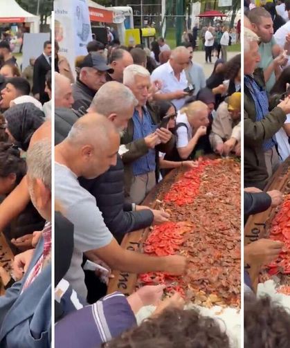 Bursa Gastronomi Festivali’nde onlarca kişi aynı tabaktan elle yemek yedi