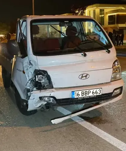 Kamyonetle otomobil çarpıştı: 2 yaralı