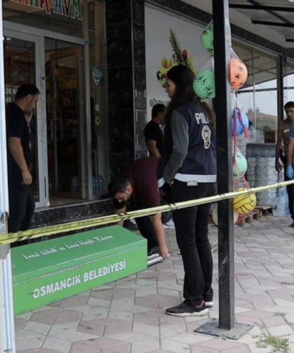 Eşini çalıştığı markette öldürüp aynı silahla intih*r etti