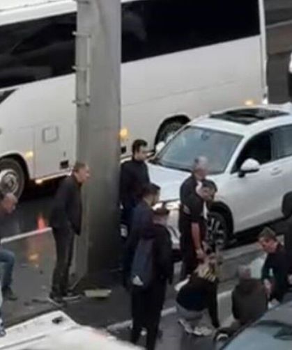 Feci kaza, çevredekiler şoföre kalp masajı yaptı