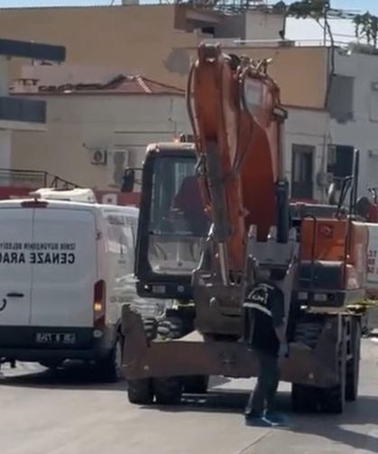 İzmir’de Yolun Karşısına Geçerken İş Makinesi Çarptı! 85 Yaşındaki Adam Hayatını Kaybetti