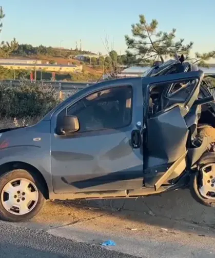 TIR hafif ticari araca çarptı: 1'i çocuk, 5 yaralı