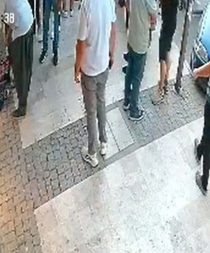 Manisa'da silahlı soygun girişimi sonrası kuyumcu esnafı kepenk indirdi