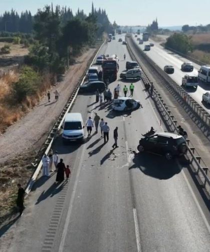 Dökülen mazot ortalığı savaş alanına çevirdi: 10 araç birbirine girdi
