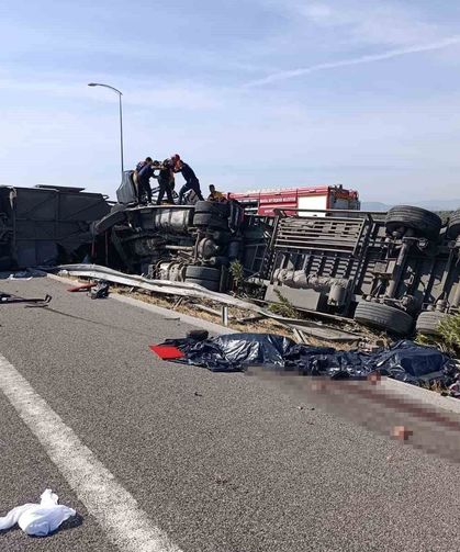 Manisa'da tır ile yolcu otobüsü çarpıştı: 4 kişi hayatını kaybetti, çok sayıda yaralı