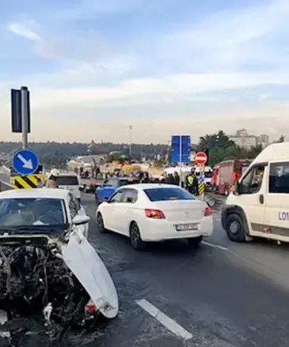 İddiaya göre ışık arızası olan kavşakta iki araç çarpıştı: 4 yaralı