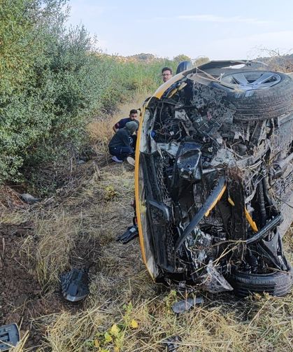 Adıyaman'da taksi şarampole devrildi: 5 yaralı