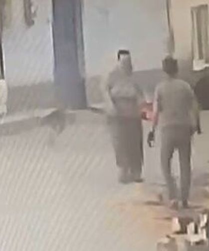 Bursa'da motorlu testereyle korkutulan yaşlı kişi kaçarken düştü