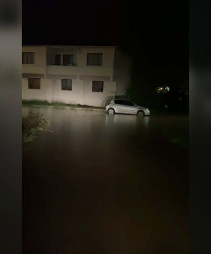 Çanakkale Biga'da sağanak; cadde ve sokaklar göle döndü