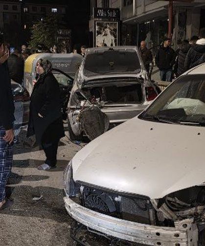 Çorum'da İki Otomobil Çarpıştı: 4 Kişi Yaralandı