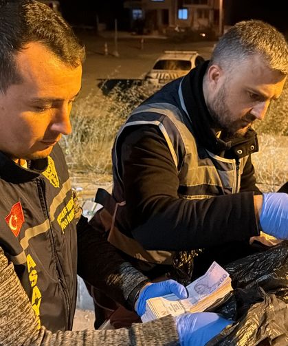Denizli'de polis kılığında dolandırıcılık yapan şüpheliler Kütahya'da yakalandı