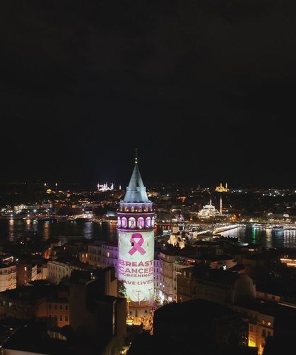 Galata Kulesi Meme Kanseri İçin Pembe Aydınlatıldı