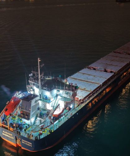 İstanbul Boğazı'nda Arızalı Gemi: Trafik Askıya Alındı
