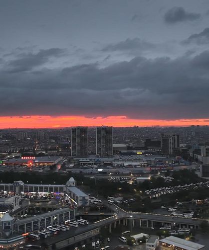 İstanbul'da sağanak sonrası gün batımı görsel şölen oluşturdu